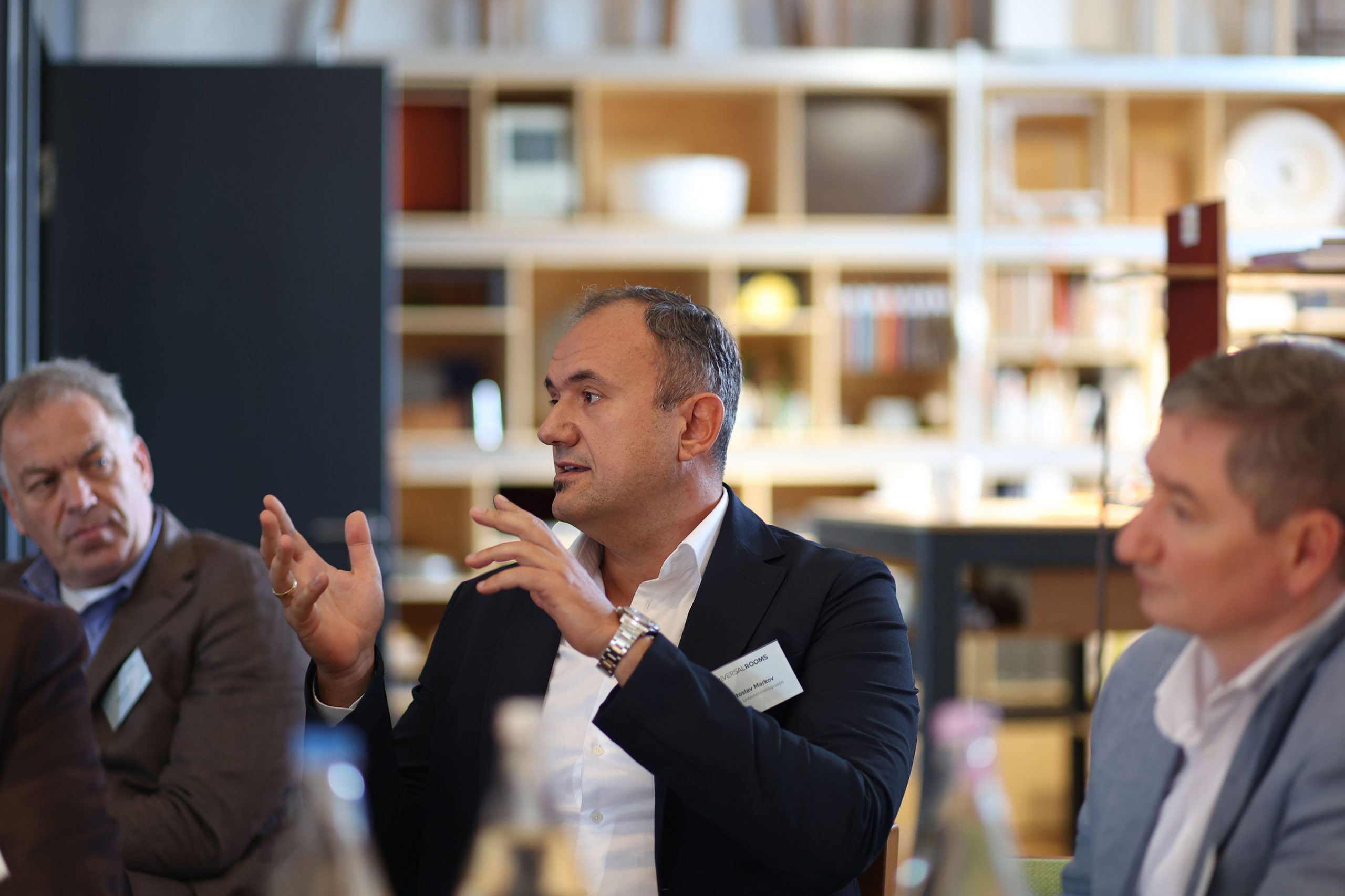 Dialog statt Podium