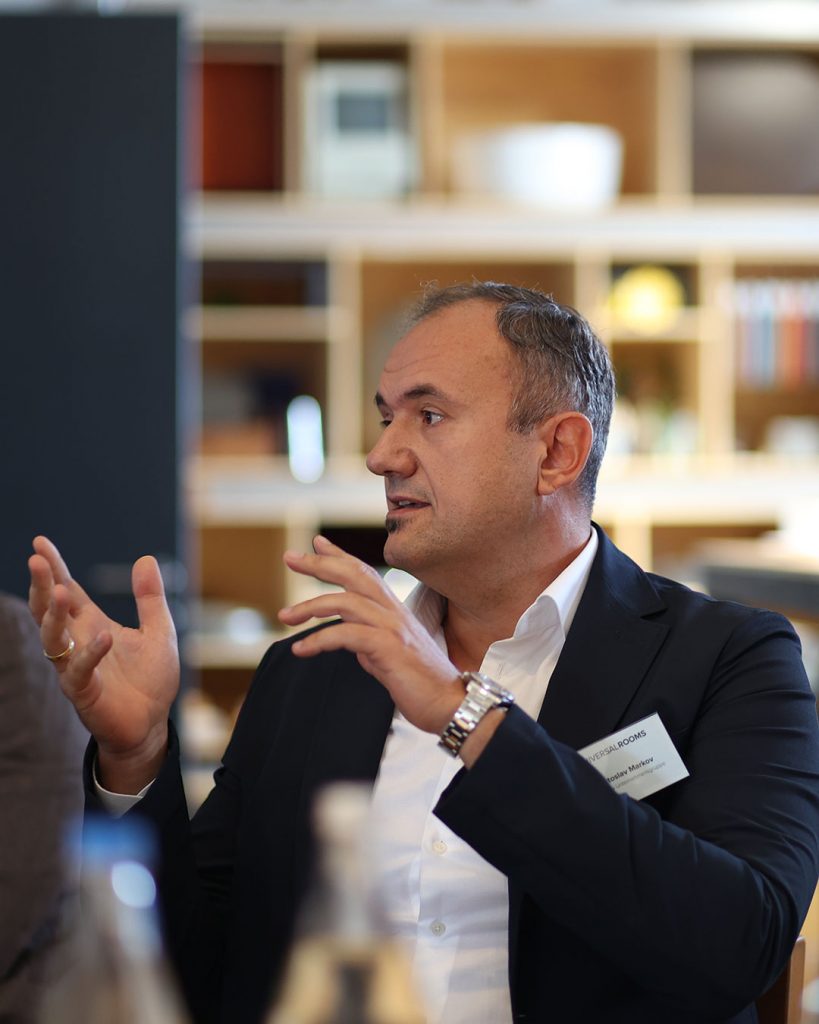 Dialog statt Podium